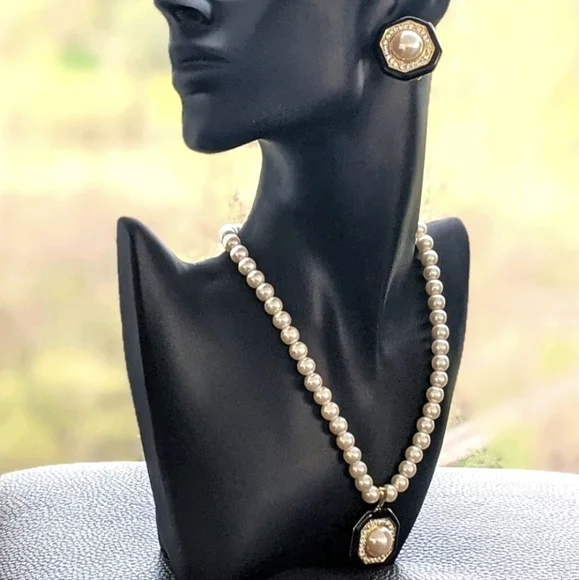 ERWIN PEARL Vintage Black Enamel Faux Pearl Rhinestone Pendant Choker Gold Tone - Picture 2 of 6